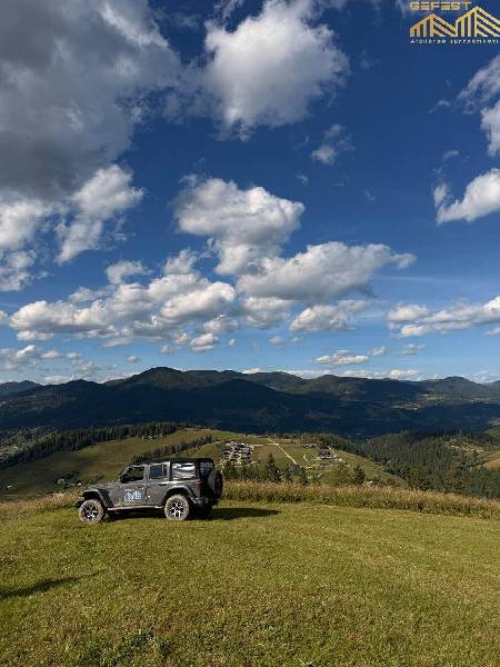 С. Красник. Краєвид на Чорногірський хребет і не тільки! 50сотих.